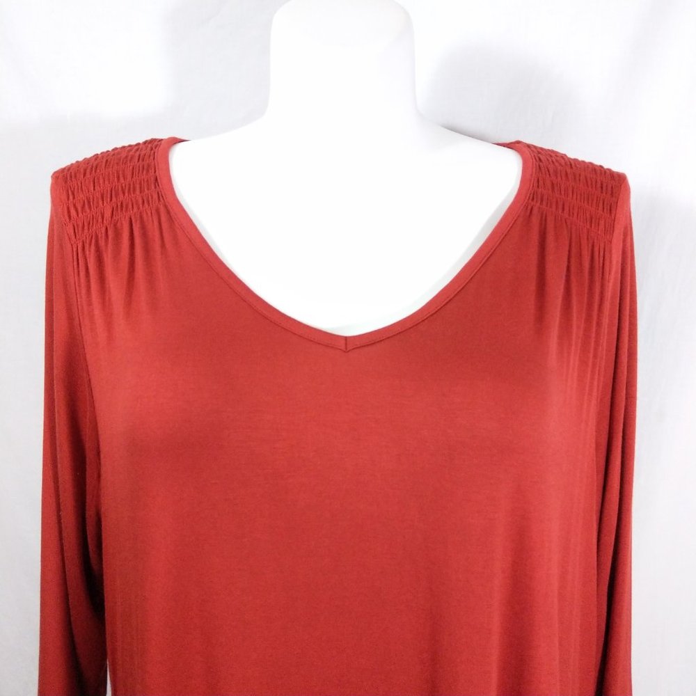 NWT Retrology V-Neck Top w/ Smocking-Type Shoulder - Picture 3 of 9